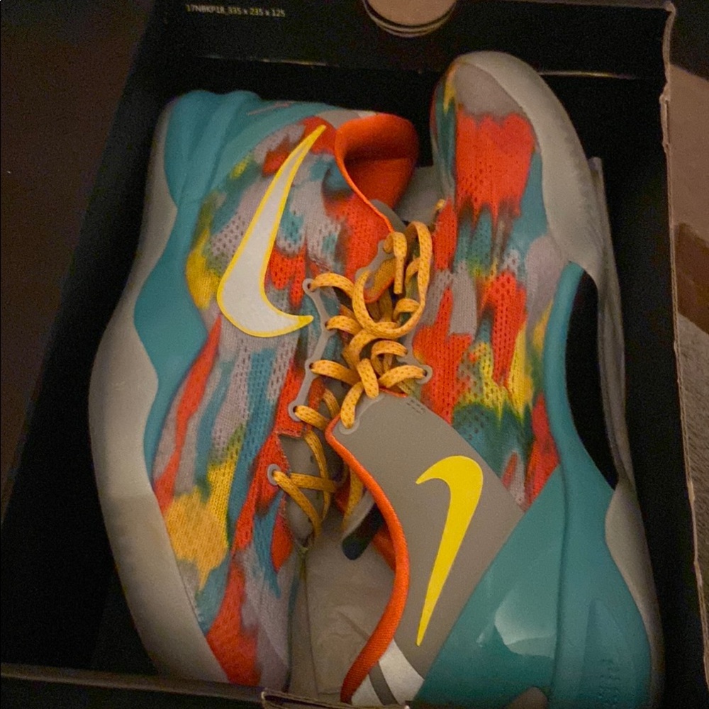 These are the Kobe 8 Venice Beach size 12 rating 10/10